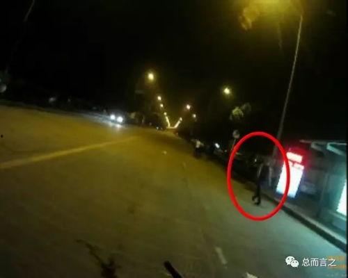 汽车撞人吃瓜群众,汽车撞人事件现场众生相