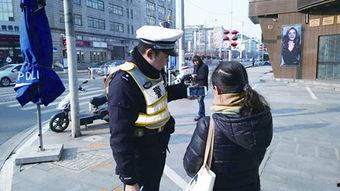 浦东警察吃白瓜,吃白瓜传递警民温情