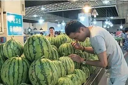 怎么拍吃瓜群众,揭秘街头摄影技巧