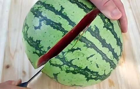 老板吃瓜留纸条,揭秘职场神秘一幕